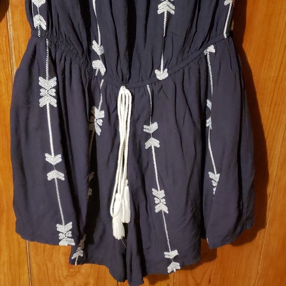 💙Exist embroidered romper 💙 - Picture 3 of 4